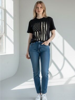 Chaser Black and White Flag Graphic Short Sleeve Tee Women’s size Small